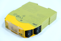 Pilz PNOZ s4 24VDC 3 n/o 1 n/c (750104) Przekaźnik bezpieczeństwa