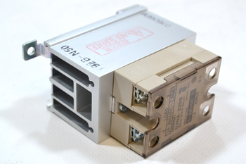 Omron G3NA-220B + Y92B-N50 Solid State Relay SSR Przekaźnik półprzewodnikowy